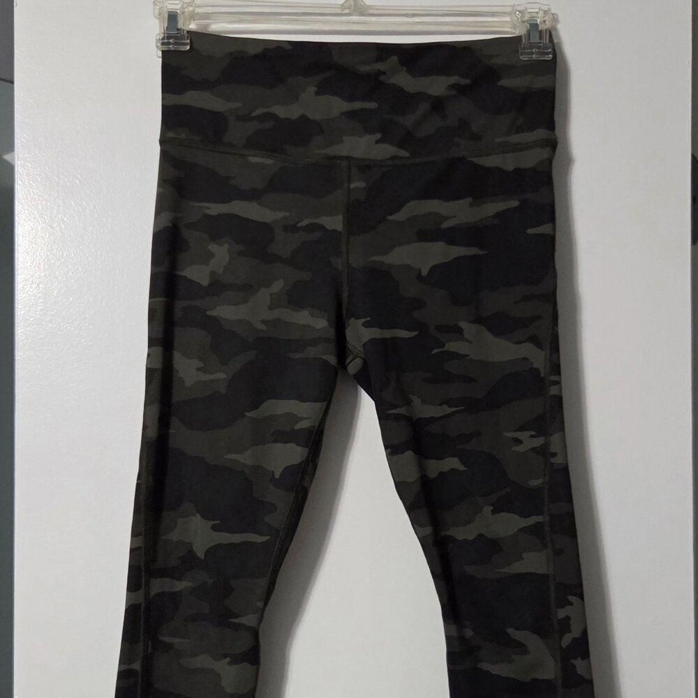 Athleta Ultimate 7/8 Tight camo leggings SP